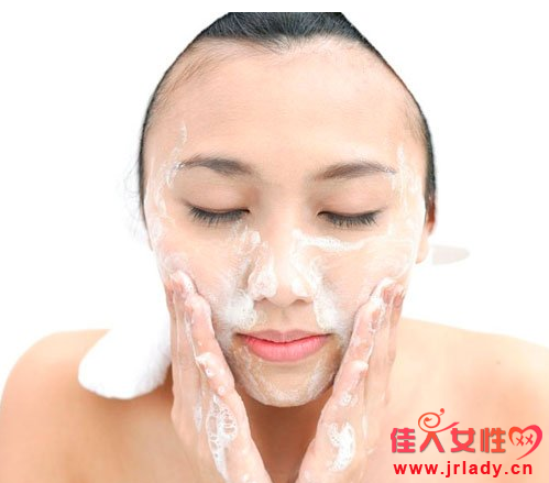 油性肌肤怎样护理 面膜爽肤水洗面奶用法